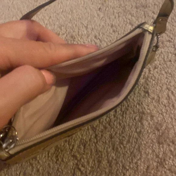 Coach wristlet - Picture 3 of 3